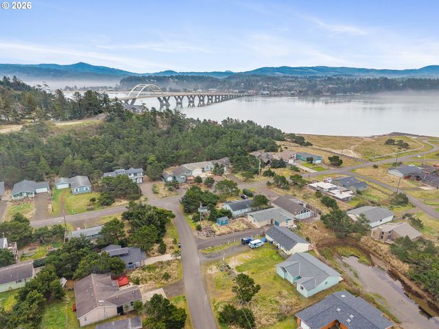 1801 Nw DOLPHIN Ln, Waldport, OR 97394