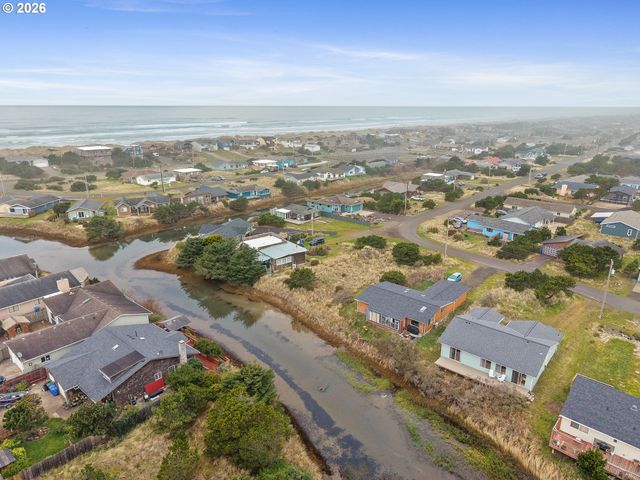 1801 Nw DOLPHIN Ln, Waldport, OR 97394