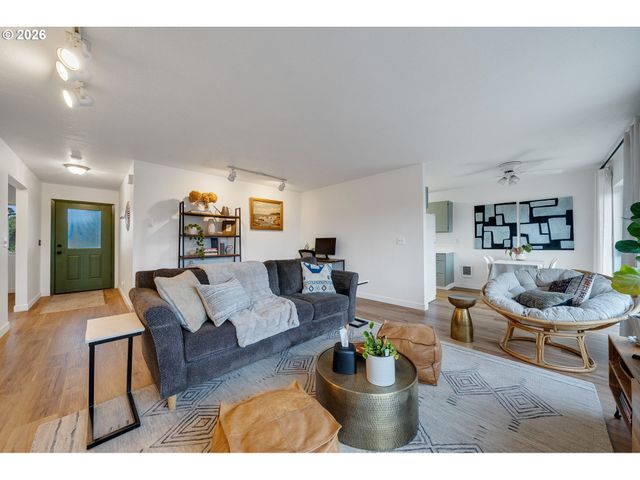 1801 Nw DOLPHIN Ln, Waldport, OR 97394