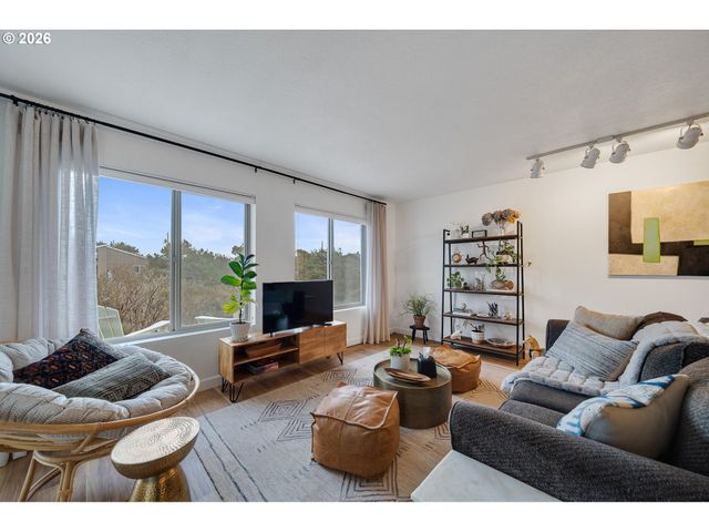 1801 Nw DOLPHIN Ln, Waldport, OR 97394