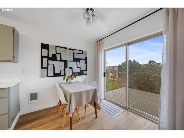 1801 Nw DOLPHIN Ln, Waldport, OR 97394