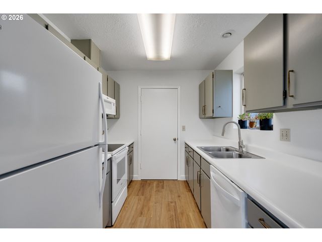 1801 Nw DOLPHIN Ln, Waldport, OR 97394