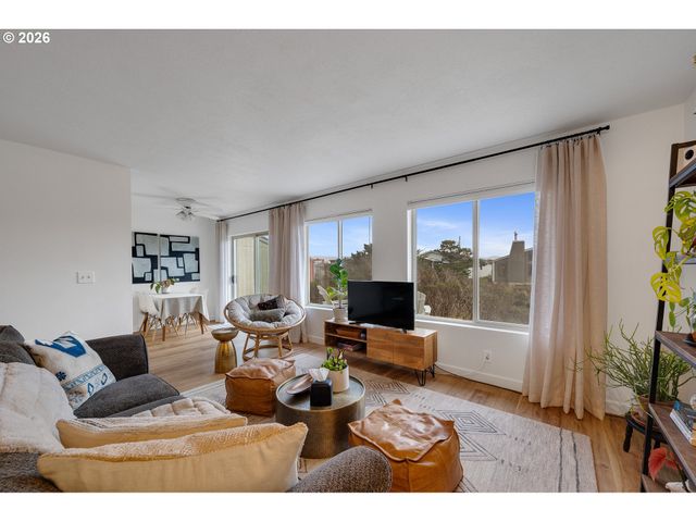 1801 Nw DOLPHIN Ln, Waldport, OR 97394