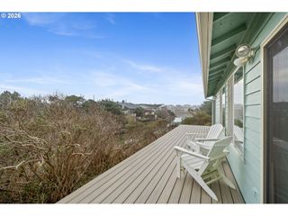 1801 Nw DOLPHIN Ln, Waldport, OR 97394