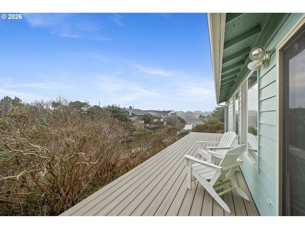 1801 Nw DOLPHIN Ln, Waldport, OR 97394