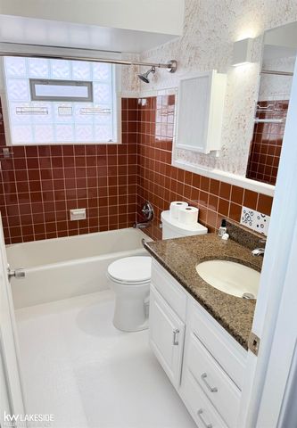 23148 Port Street, Saint Clair Shores, MI 48082