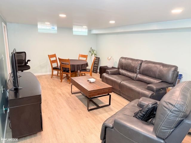 23148 Port Street, Saint Clair Shores, MI 48082