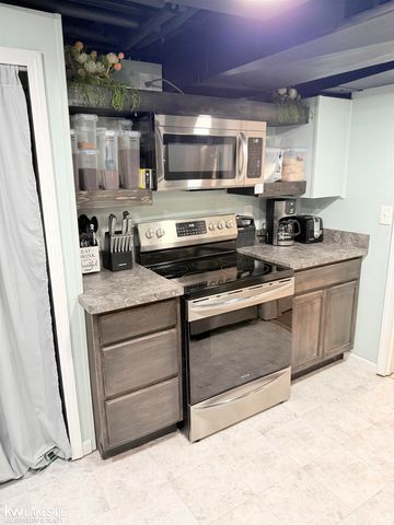 23148 Port Street, Saint Clair Shores, MI 48082