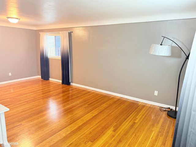 23148 Port Street, Saint Clair Shores, MI 48082