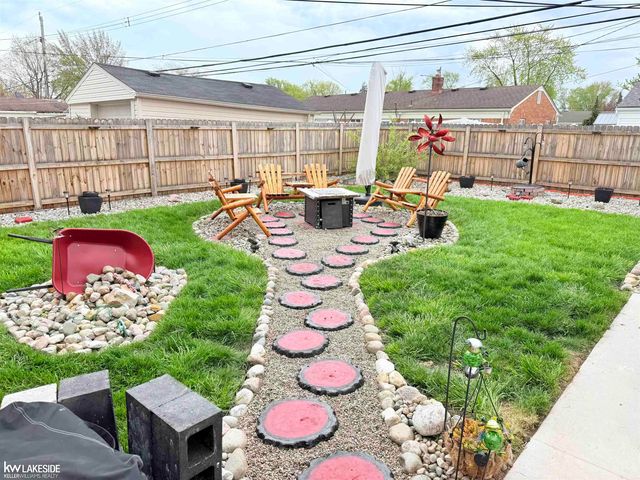 23148 Port Street, Saint Clair Shores, MI 48082