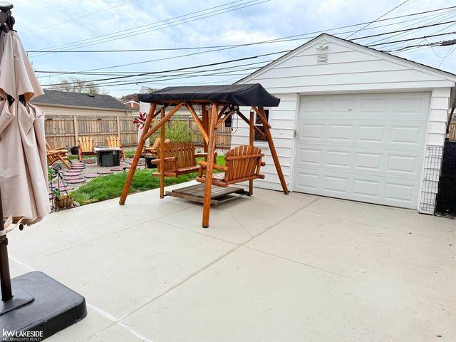 23148 Port Street, Saint Clair Shores, MI 48082