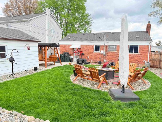 23148 Port Street, Saint Clair Shores, MI 48082