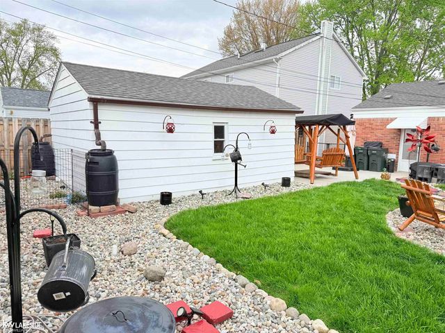 23148 Port Street, Saint Clair Shores, MI 48082