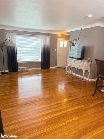 23148 Port Street, Saint Clair Shores, MI 48082