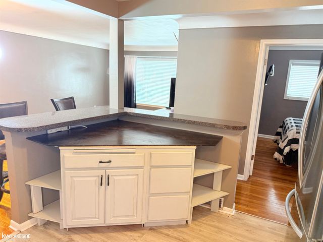 23148 Port Street, Saint Clair Shores, MI 48082