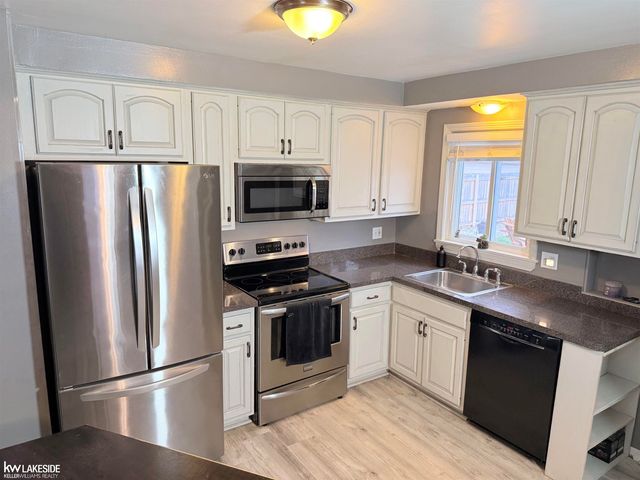 23148 Port Street, Saint Clair Shores, MI 48082