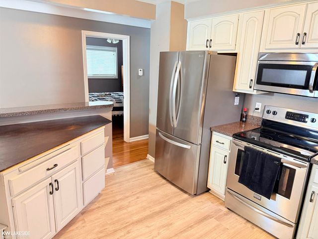 23148 Port Street, Saint Clair Shores, MI 48082
