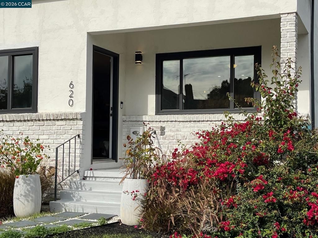 Image 3 of property listing at 620 Kentucky St, Vallejo, CA 94590