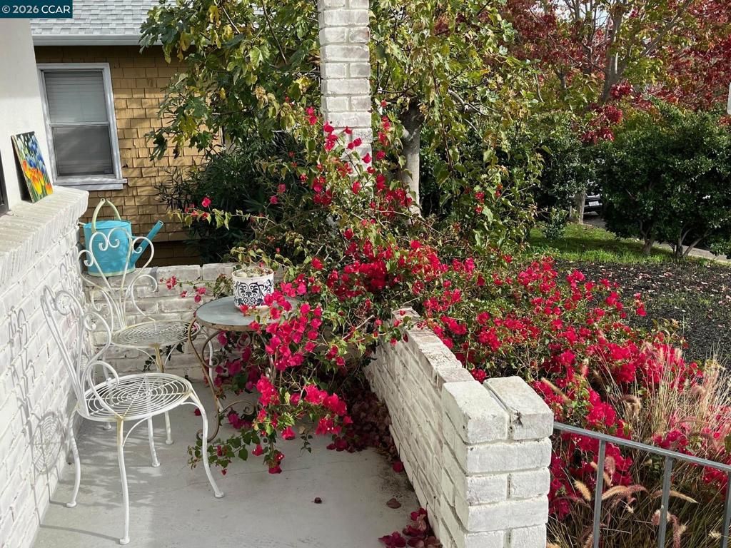 Image 5 of property listing at 620 Kentucky St, Vallejo, CA 94590
