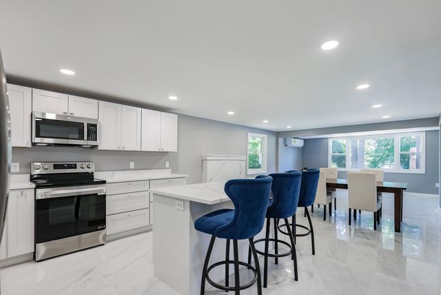 40 Grove Avenue, Salem, NH 03079