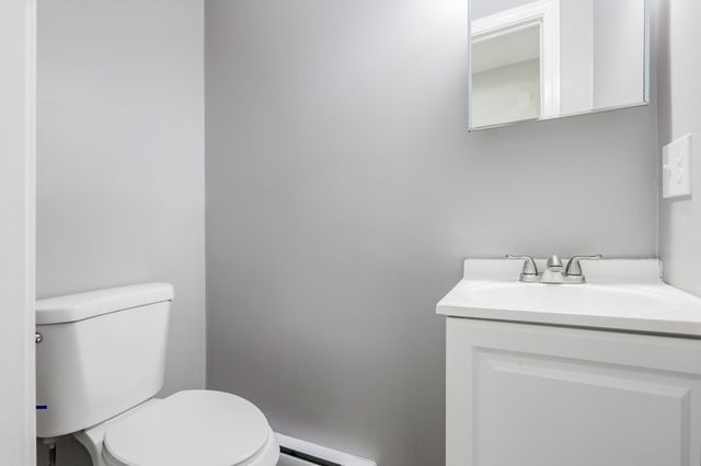 40 Grove Avenue, Salem, NH 03079