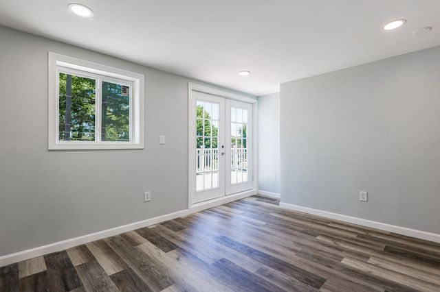 40 Grove Avenue, Salem, NH 03079