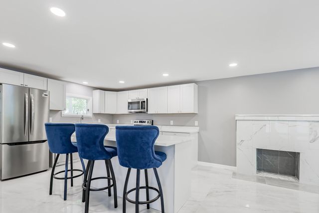 40 Grove Avenue, Salem, NH 03079