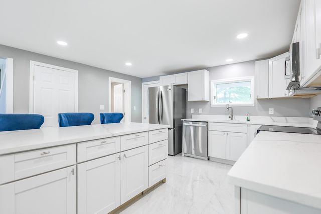 40 Grove Avenue, Salem, NH 03079