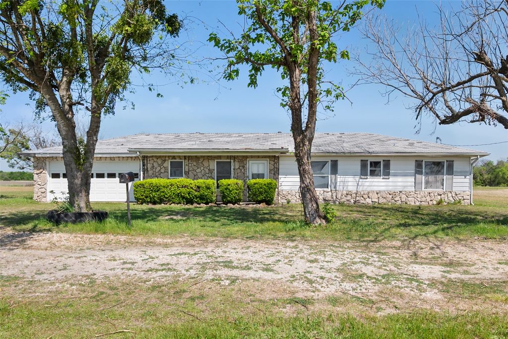 627 FM 633, Kerens, TX 75144
