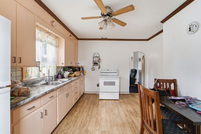 2262 Easton Boulevard, Des Moines, IA 50317