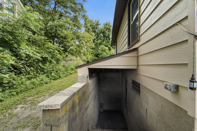 2262 Easton Boulevard, Des Moines, IA 50317
