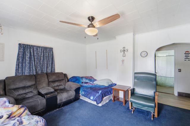 2262 Easton Boulevard, Des Moines, IA 50317