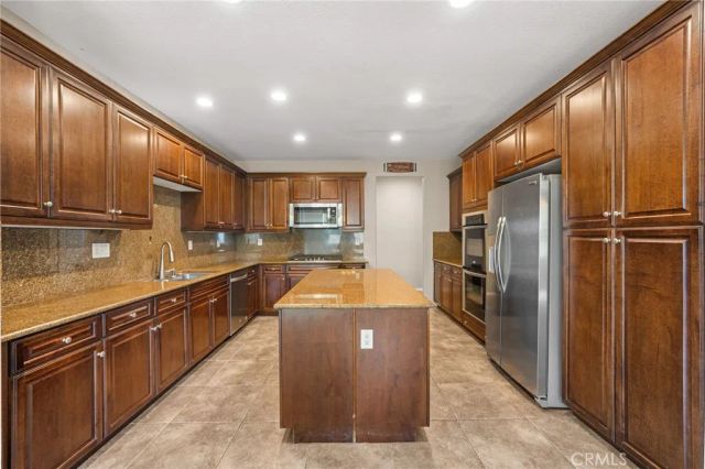 30411 LAMPLIGHTER Lane, Menifee, CA 92584