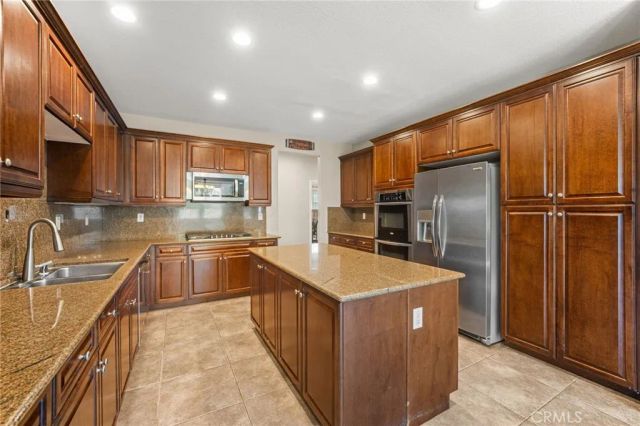 30411 LAMPLIGHTER Lane, Menifee, CA 92584