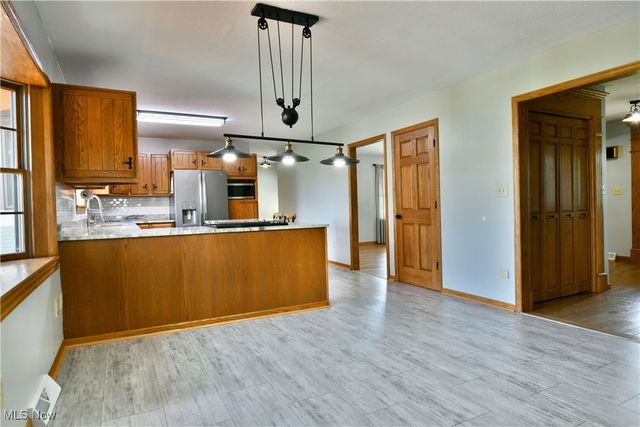 2486 Waynewood Drive NE, Fowler, OH 44418