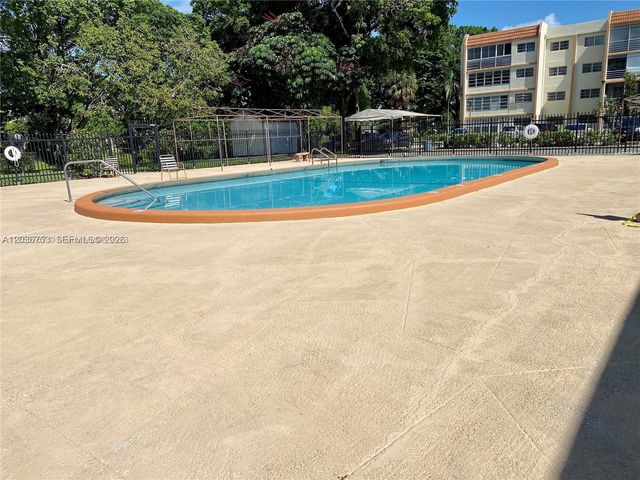 2301 NW 41st Ave 102, Lauderhill, FL 33313