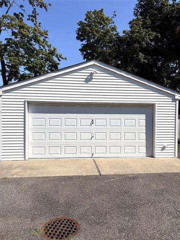189 N Railroad Avenue, Babylon, NY 11702