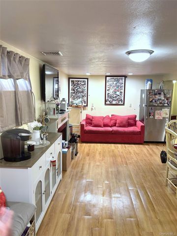 189 N Railroad Avenue, Babylon, NY 11702