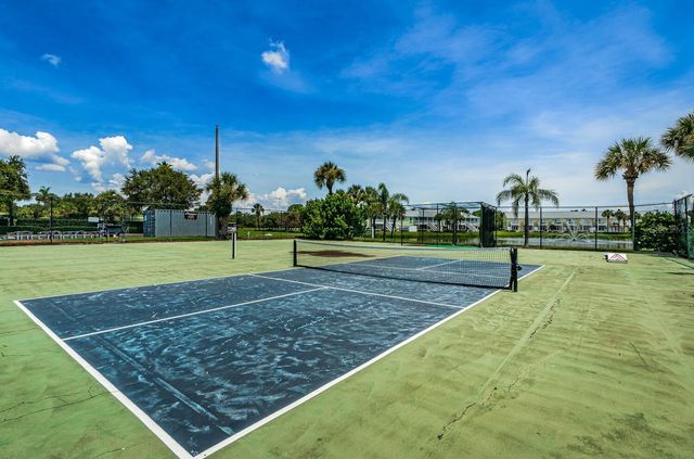 5215 COQUINA KEY DRIVE SE B, St Petersburg, FL 33705