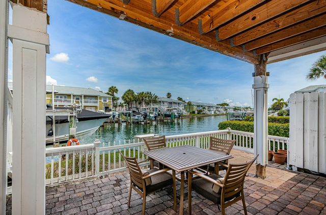 5215 COQUINA KEY DRIVE SE B, St Petersburg, FL 33705