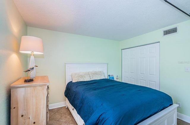 5215 COQUINA KEY DRIVE SE B, St Petersburg, FL 33705