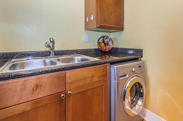 5215 COQUINA KEY DRIVE SE B, St Petersburg, FL 33705