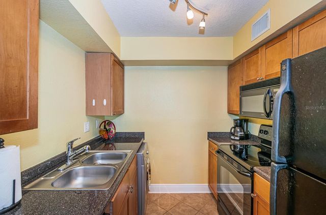 5215 COQUINA KEY DRIVE SE B, St Petersburg, FL 33705