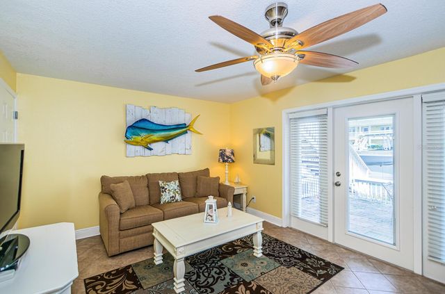 5215 COQUINA KEY DRIVE SE B, St Petersburg, FL 33705