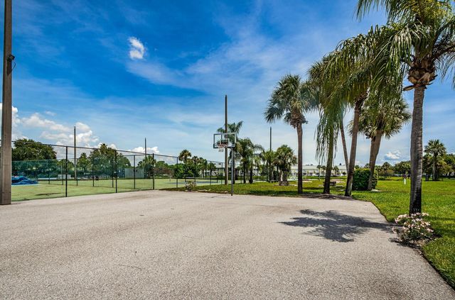 5215 COQUINA KEY DRIVE SE B, St Petersburg, FL 33705