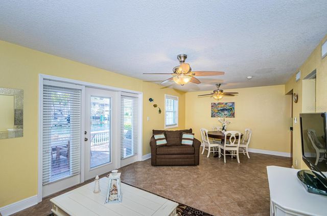 5215 COQUINA KEY DRIVE SE B, St Petersburg, FL 33705