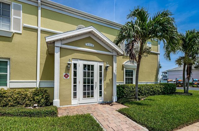 5215 COQUINA KEY DRIVE SE B, St Petersburg, FL 33705