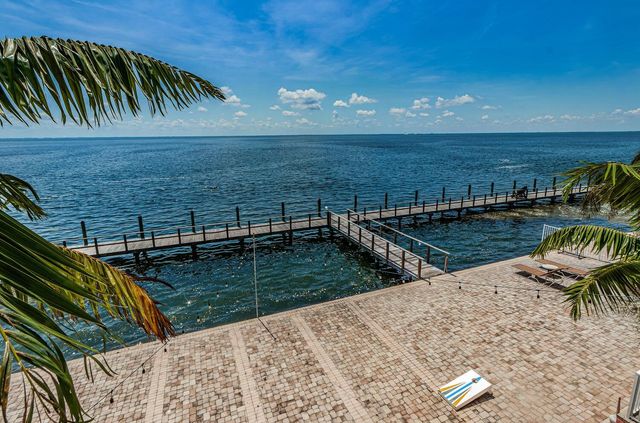 5215 COQUINA KEY DRIVE SE B, St Petersburg, FL 33705