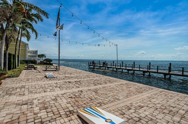 5215 COQUINA KEY DRIVE SE B, St Petersburg, FL 33705