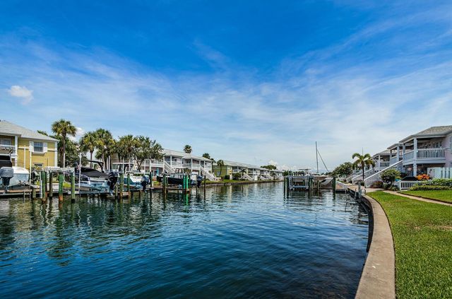 5215 COQUINA KEY DRIVE SE B, St Petersburg, FL 33705